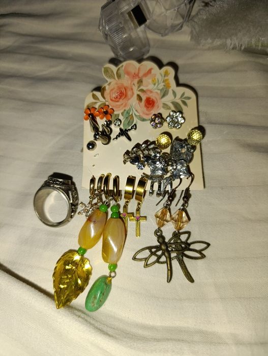 Сережки бижутерия цена за все