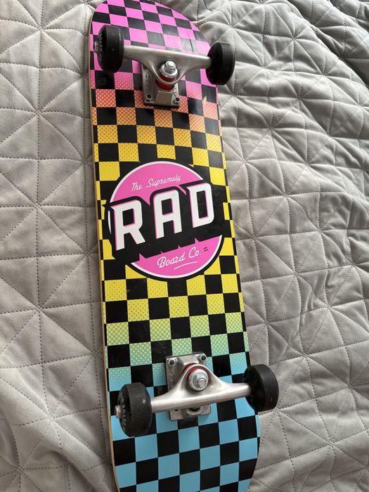 Skateboard RAD colorat