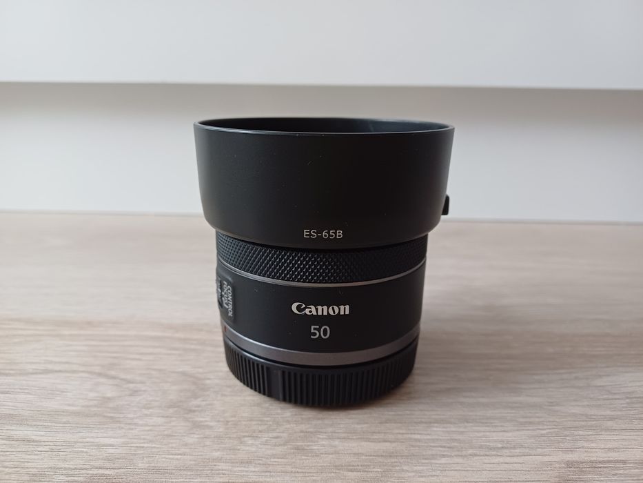Canon RF 50 mm 1.8 + parasolar