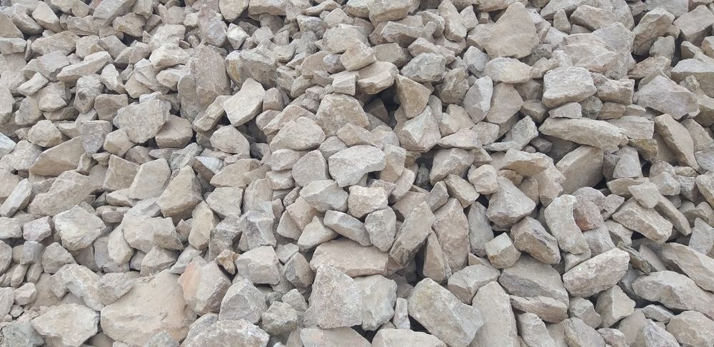 Piatră spartă pentru terasamente .