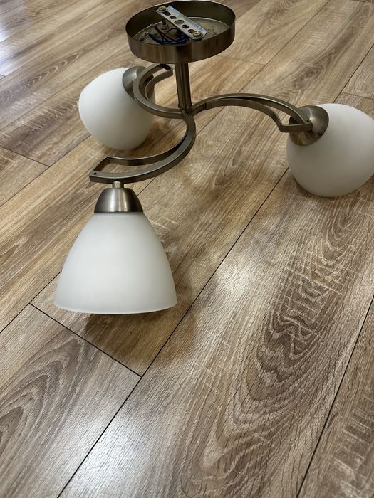 Люстра б/у трехрожковая