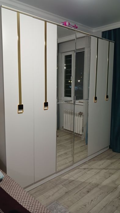 6-ти дверный шкаф