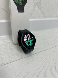 Samsung Galaxy Watch 4 44mm в хорошем состоянии
