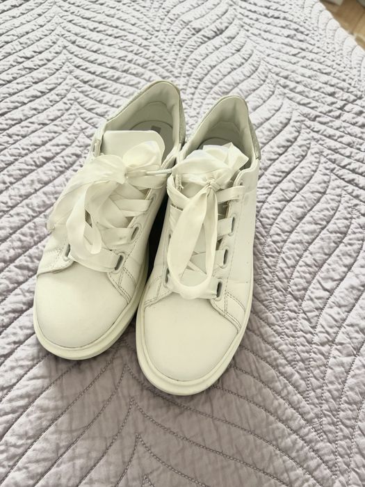 Adidasi albi Batta dupa modelul Alexander Mcqueen