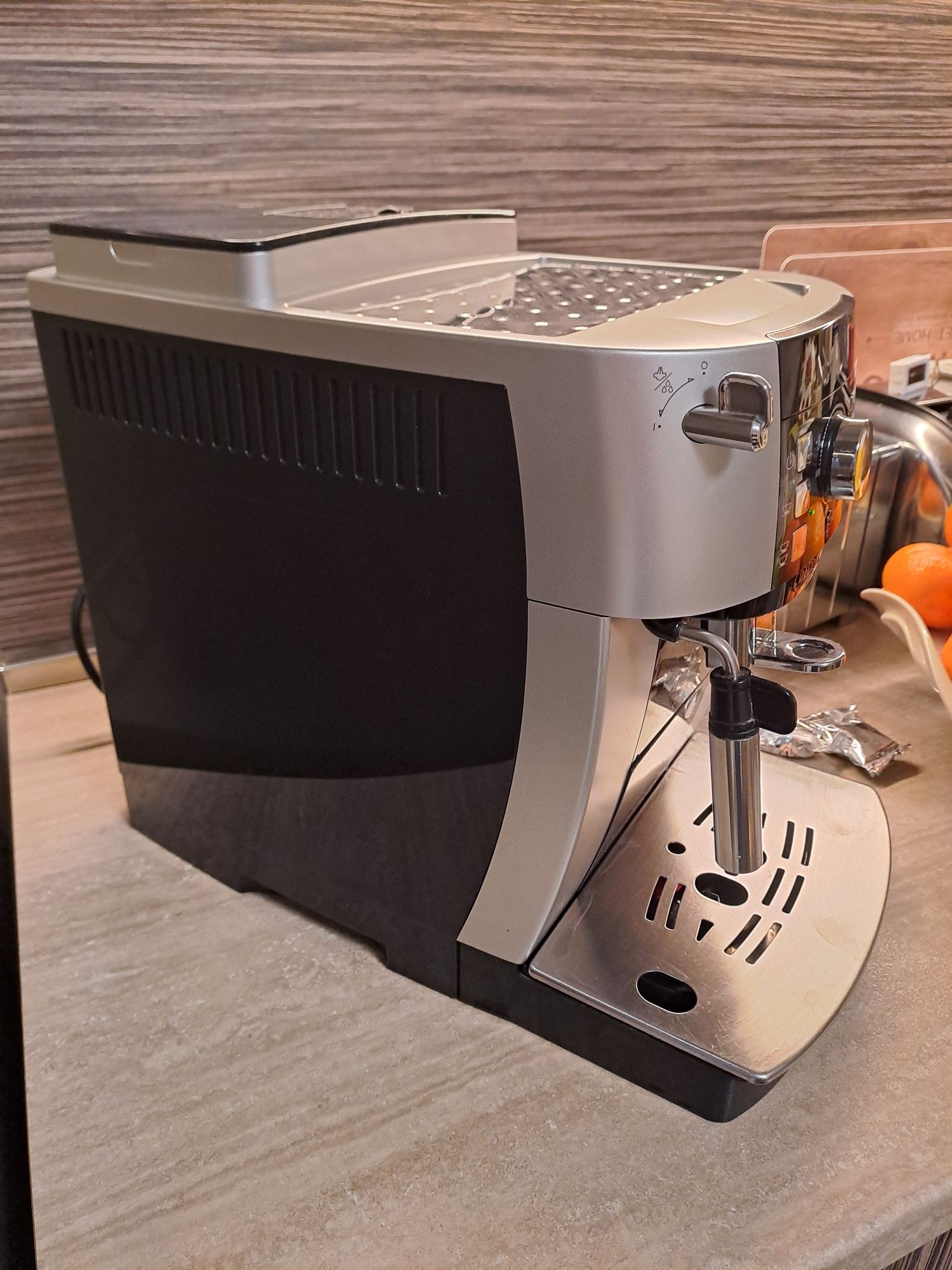 Кафе машина робот Делонги