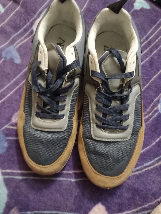 Adidasi în stare foarte buna