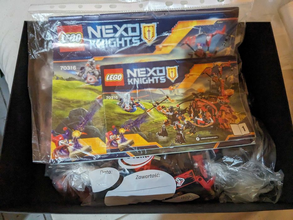 LEGO NEXO KNIGHTS: Jestro's Evil Mobile - 70316 - Set cu Manual