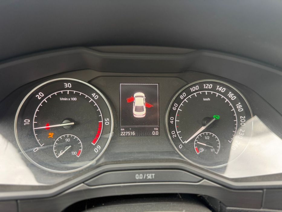 Vand SKODA SUPERB 2.0tdi DSG fab2016 150cp distronic avariat lovit