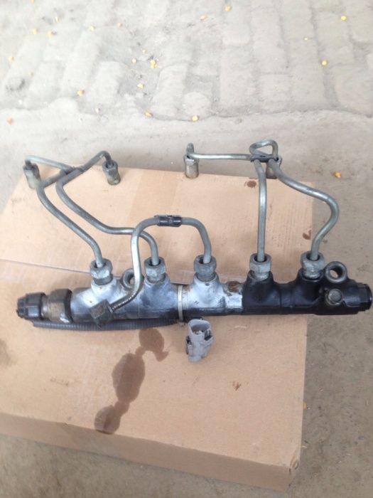 Rampa injectoare cu supapa Toyota Rav 4 model 2000-2005