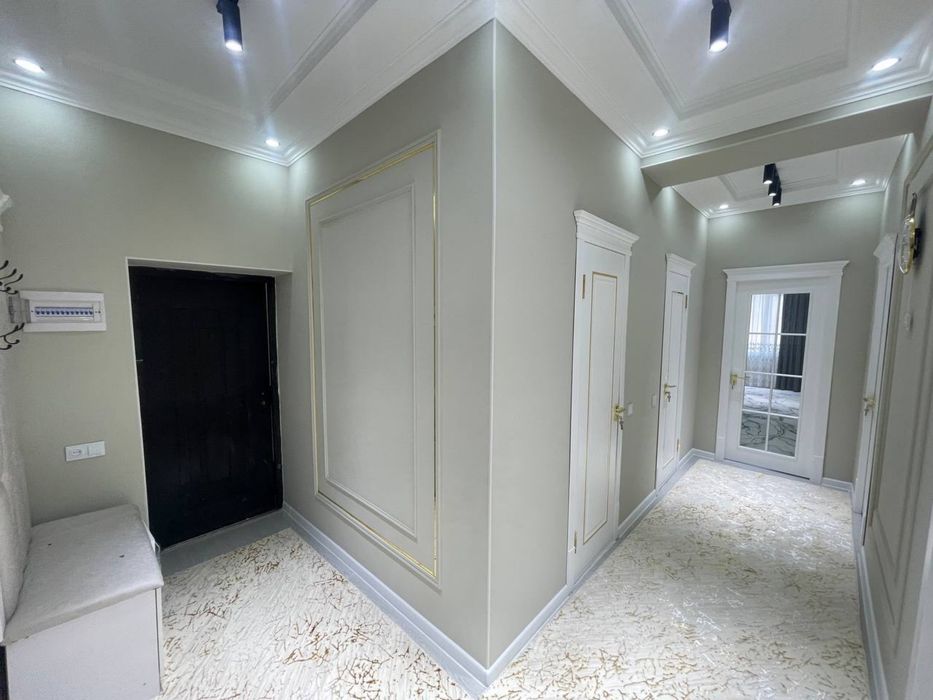 Проодается квартира. Вокзал. 4х комнатная студия.