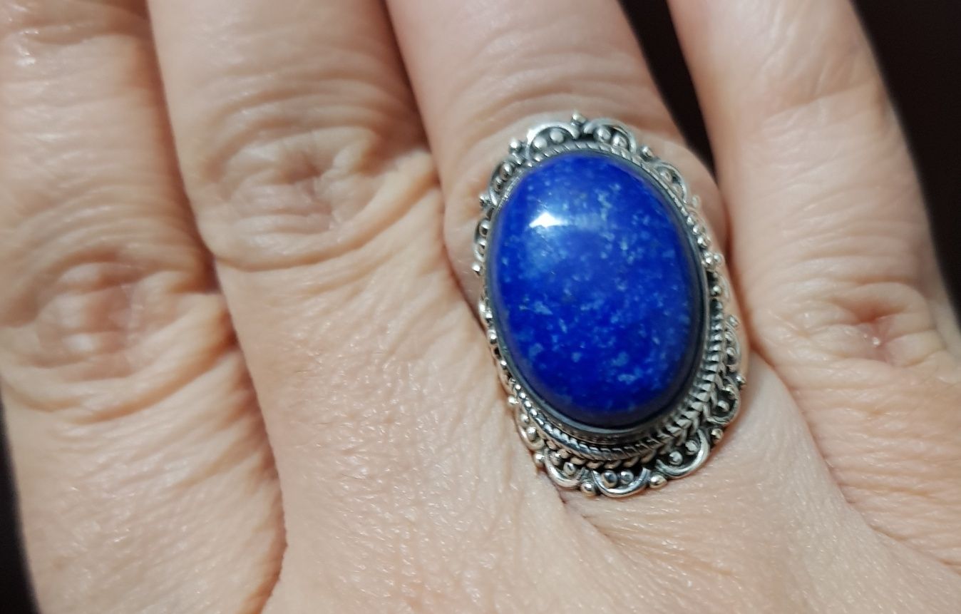 Inel  argint 925 cu piatra naturala lapiz lazuli

marima 17.5 mm

9 gr