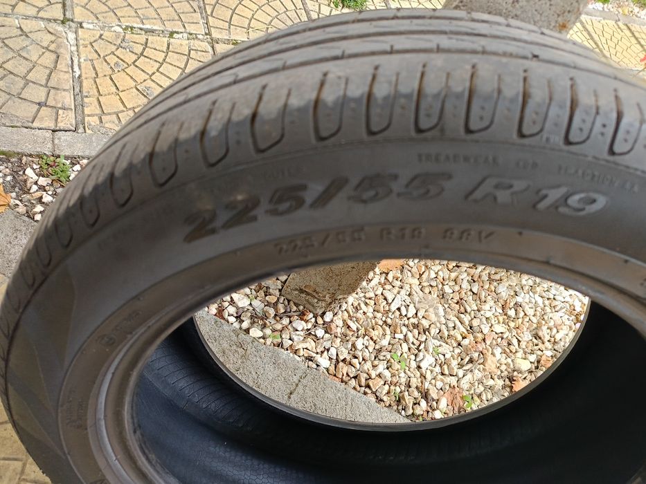 Подарявам гуми Pireli 225/55 /19 в добро състояние.Цената е символична