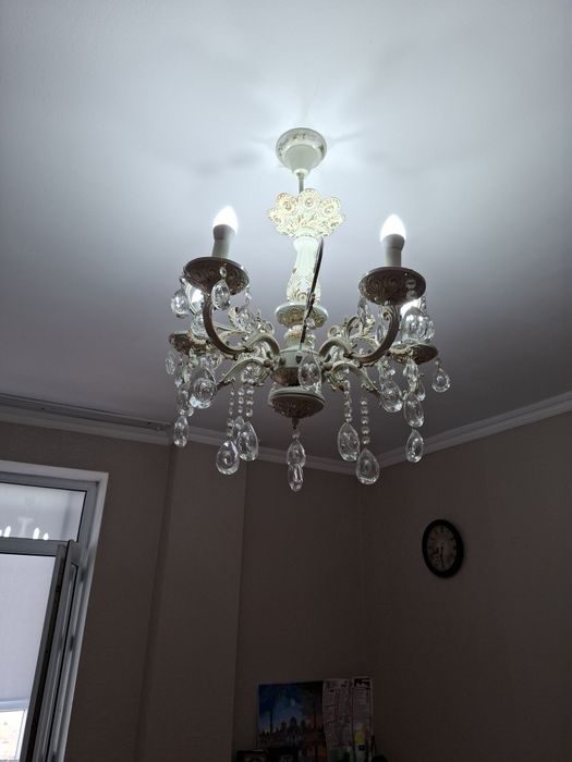 Люстры для гостиной и кухни