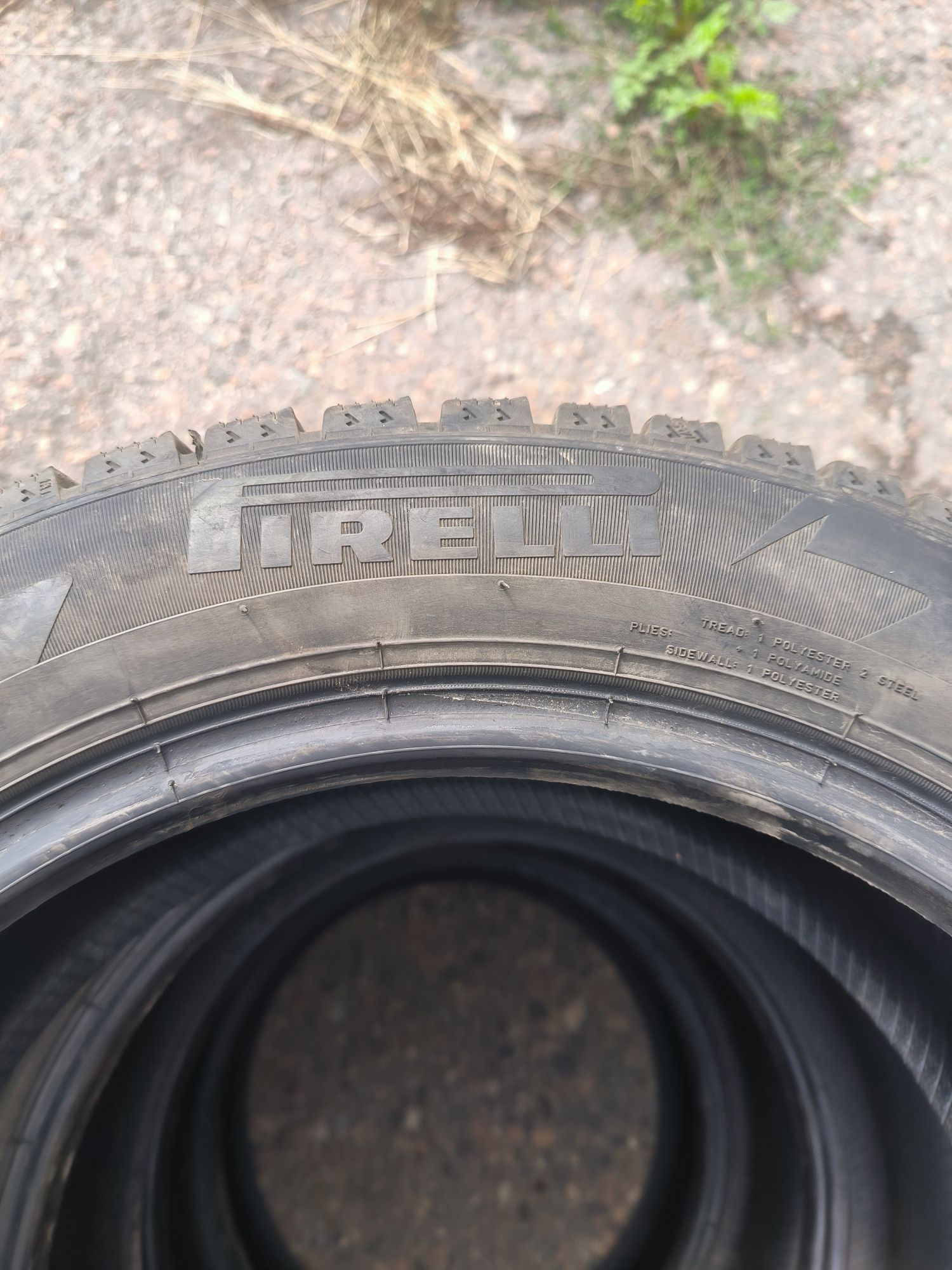 Продам шипованную резину r 15