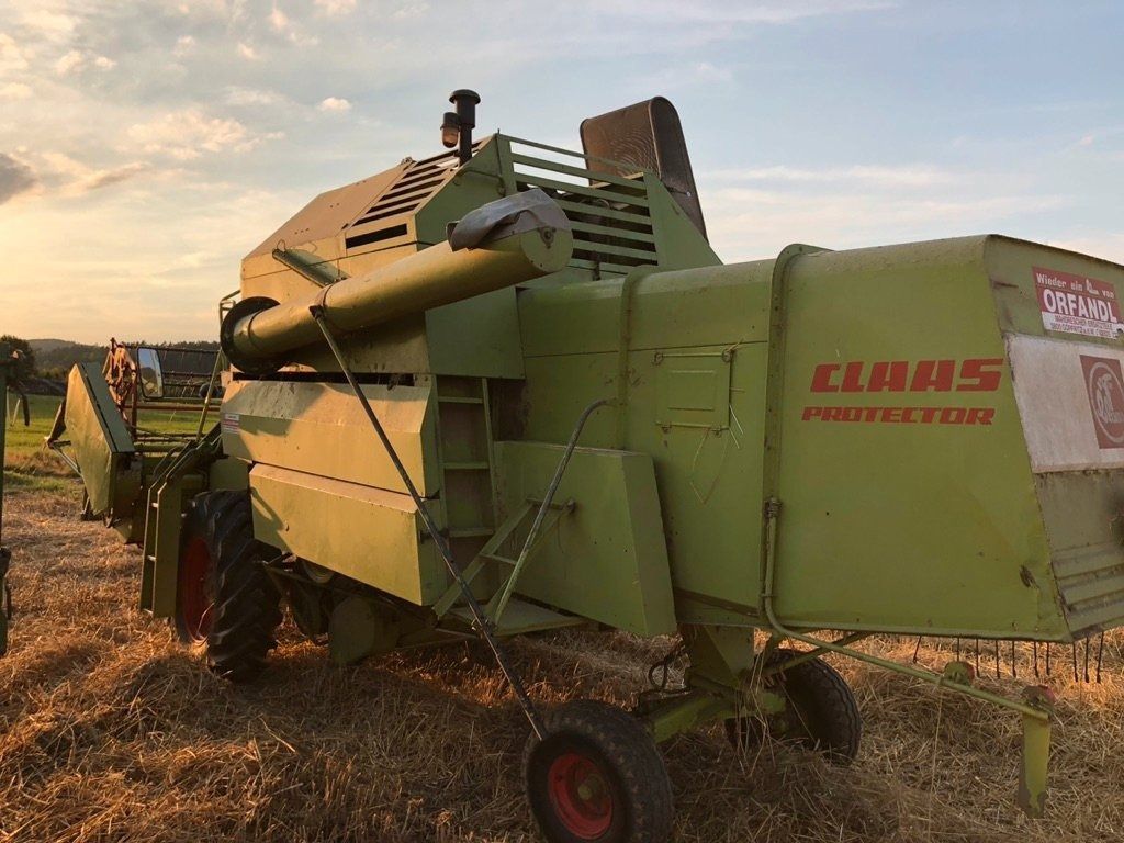 Vând combina Claas Protector