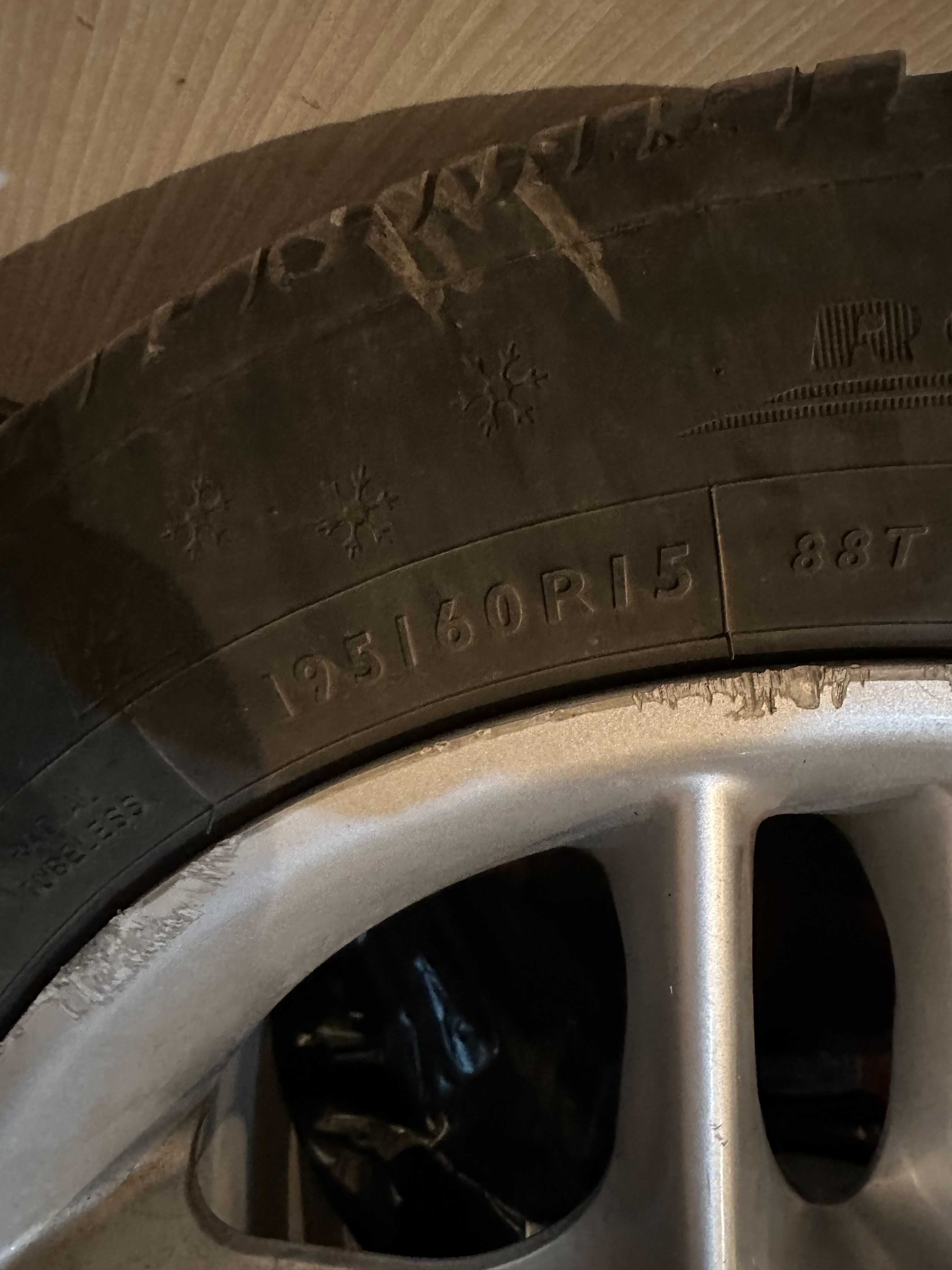 BORBET 15 цола с гуми DUNLOP (зимни) - 195/60 R15 (с 16 бр. болтове)