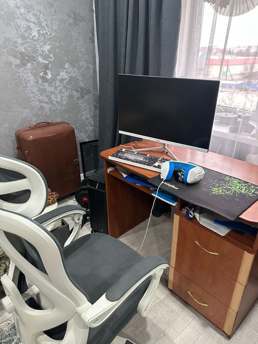 Стол компьютерный