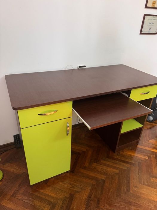 De vanzarei birou in stare foarte bună!