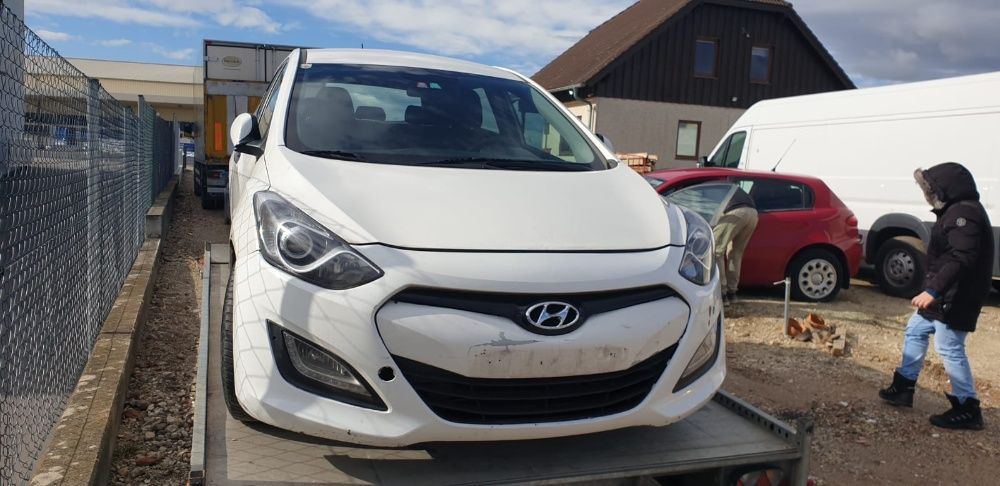 Hyundai i30 1.6CRDI - 2013г.