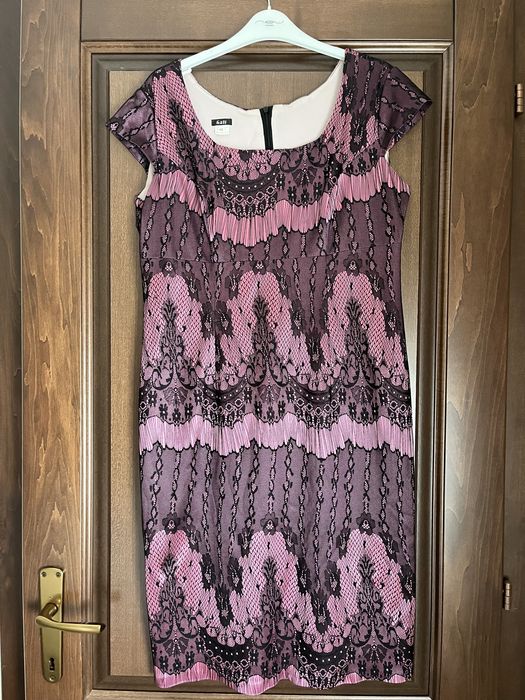 Rochie de ocazie roz model dantelat