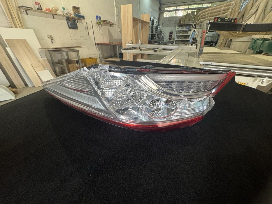 Задний фонарь на Toyota Camry XV70 (оригинал)