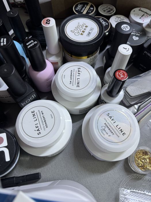 Продается все для мастера маникюра