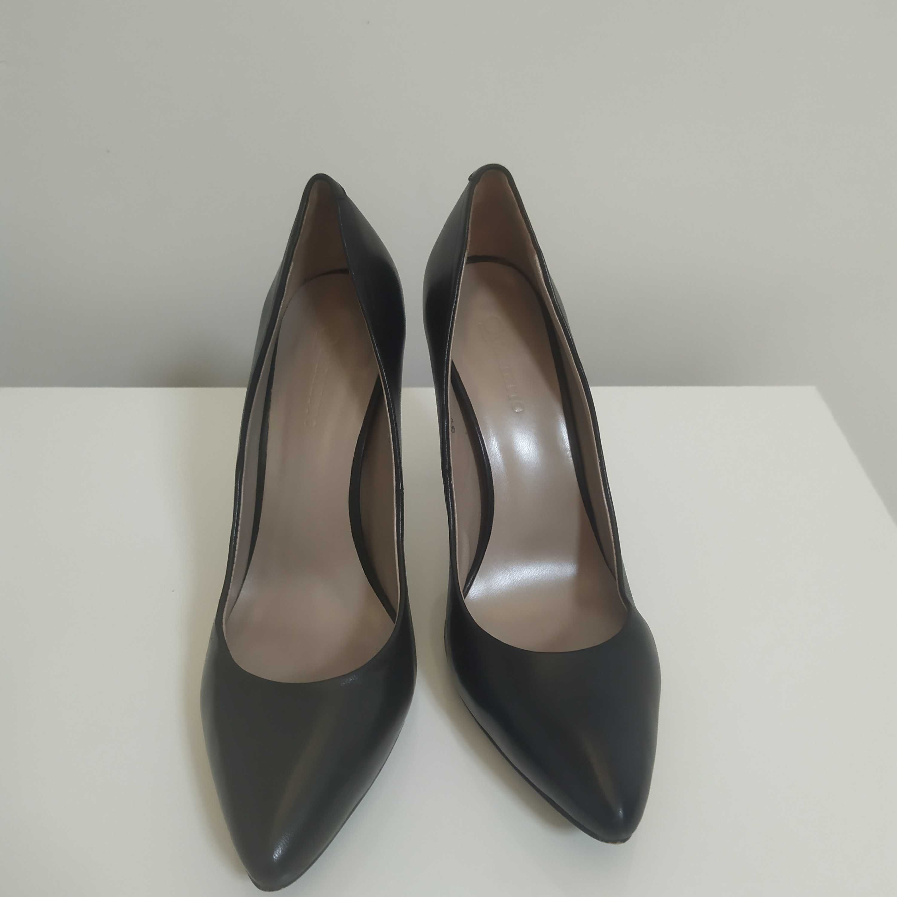 Туфли лодочки 37 размер черные кожа на шпильке производство Италия