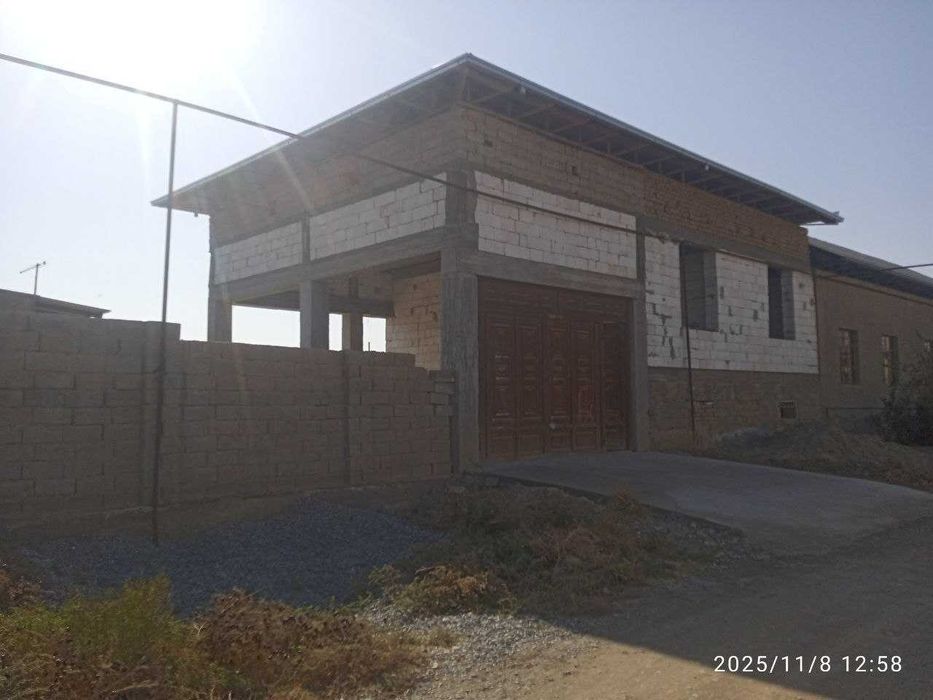 Hovli sotiladi. Ховли сотилади.