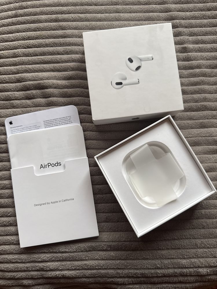 КУТИЯ оригинална от слушалки Air Pods3