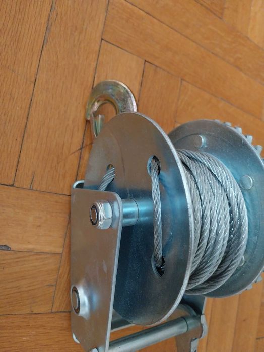 Ръчна лебедка Трявна