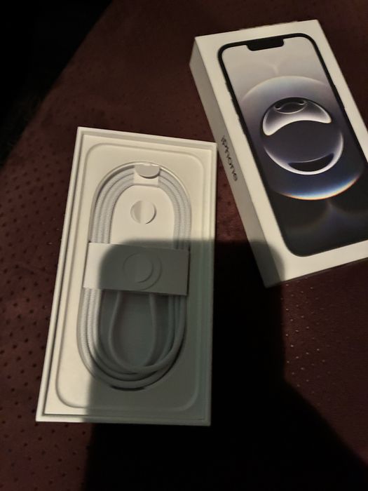 Продам  Айфон16е  128г 48 циклов черны обмен на телефон и доплата20000