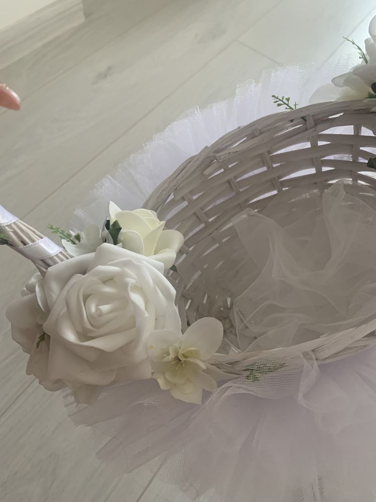 Сватбени кошници - две еднакви с бели рози