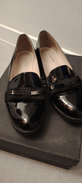 Дамски обувки тип пантофки.