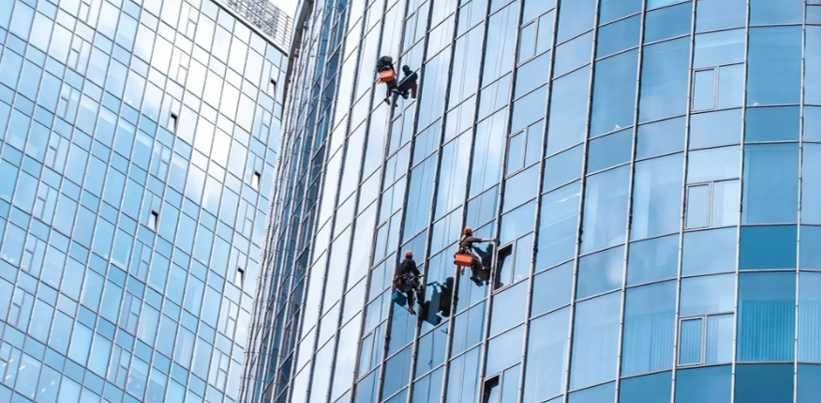 Мойка панорамных окон и фасадов.