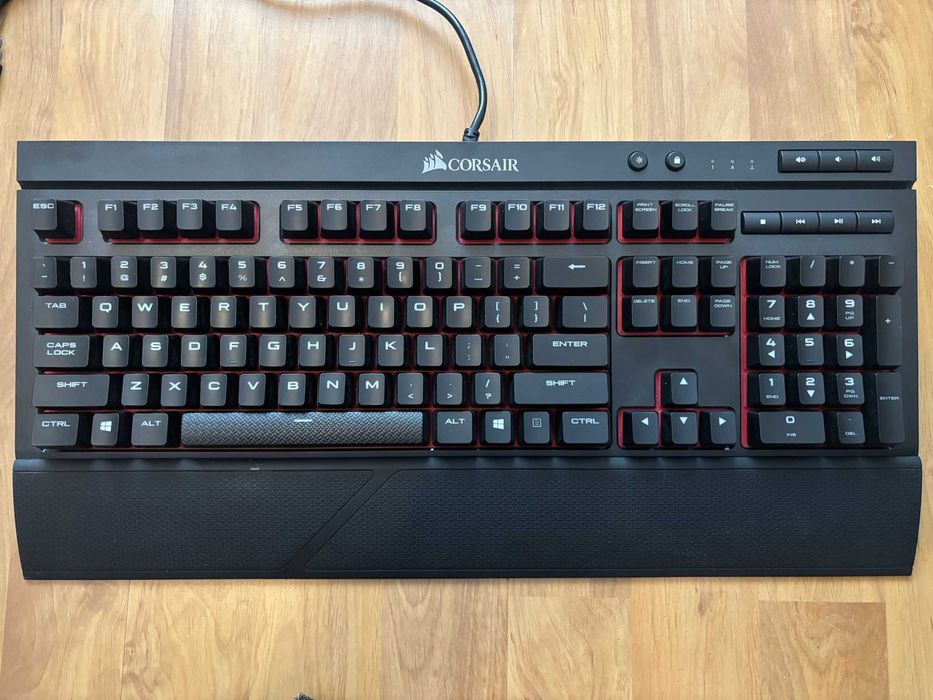 Tastatura Gaming Corsair K68 Cherry MX Red