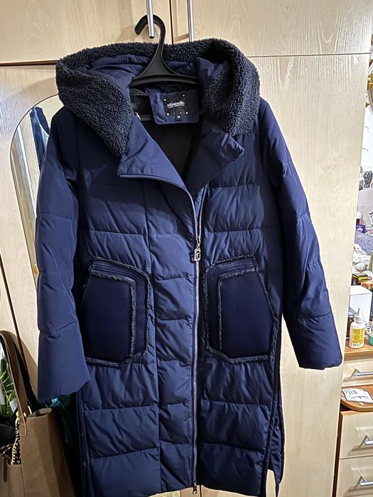 Продам женские пуховики