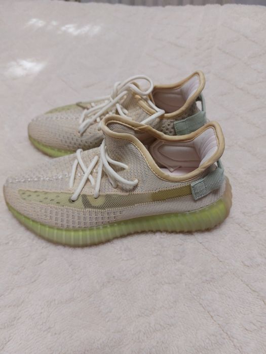 Vand  adidasi Adidas vezzy