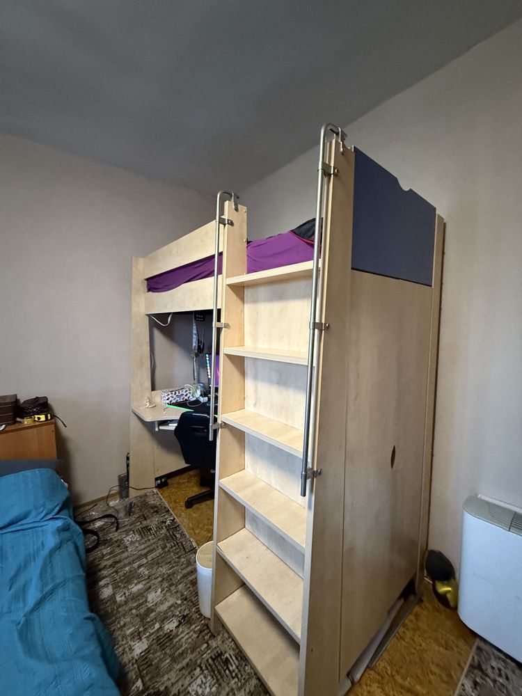 Двуетажно легло с бюро