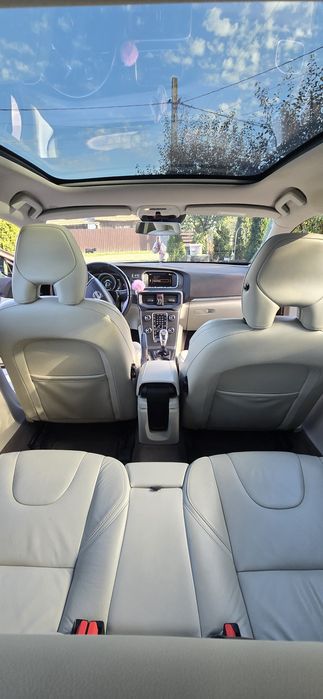 VOLVO V40 D2 - din 2014,  1,6 diesel - EXTRA FULL OPTIONS