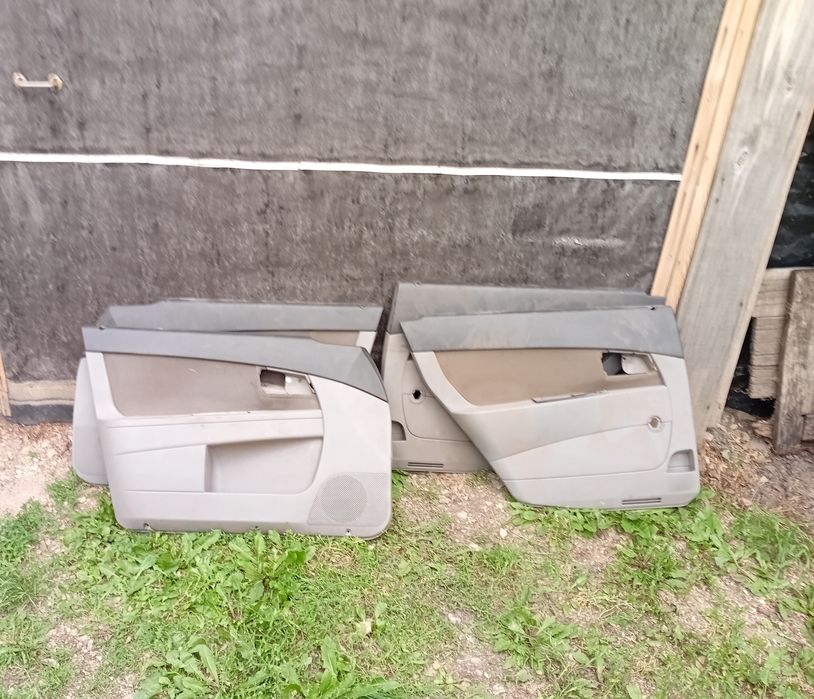 Продам обшивки на двери приора