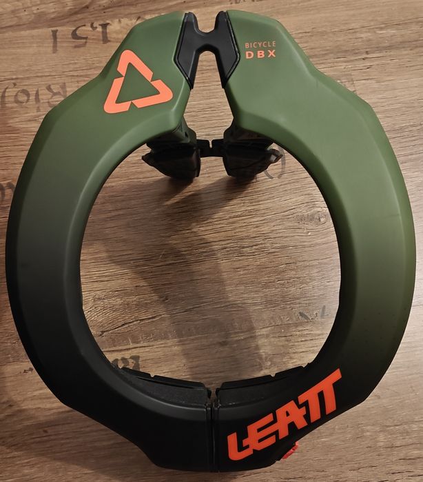 Neckbrace LEATT DBX marime S/M