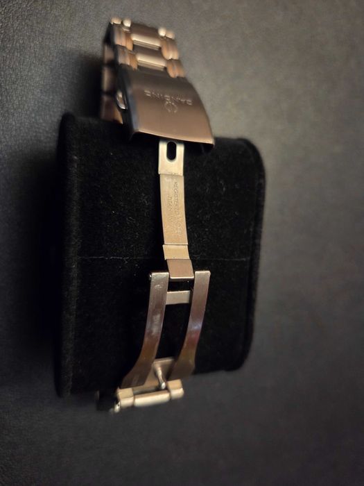 Продавам Швейцарски часовник от личната си колекция Candino TITANIUM.