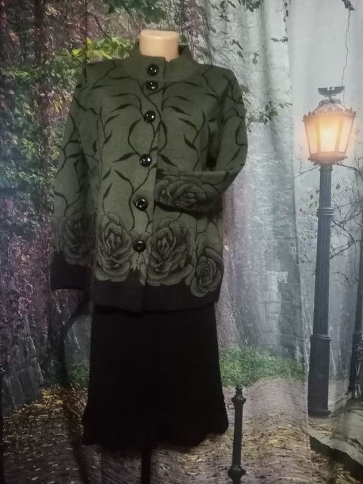 Костюм женский шерсть   жакет и юбка размер 54-56