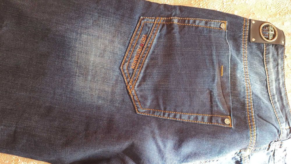 Дънки трусарди не ползвани