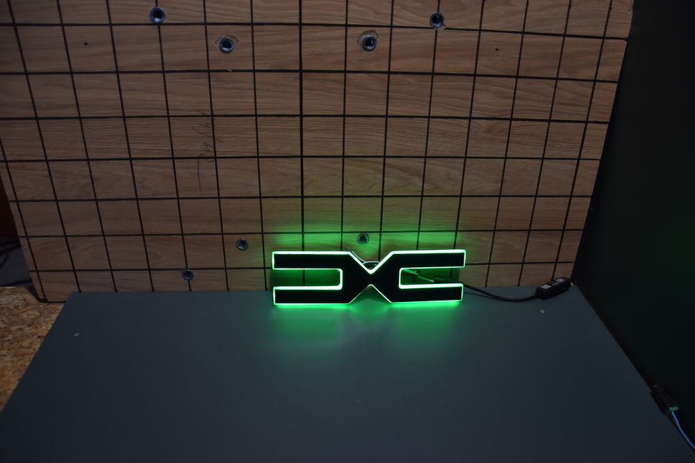 Sigla luminoasa multicolor