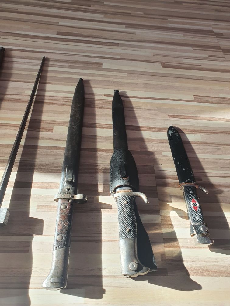 Продавам стари щтикове ножове