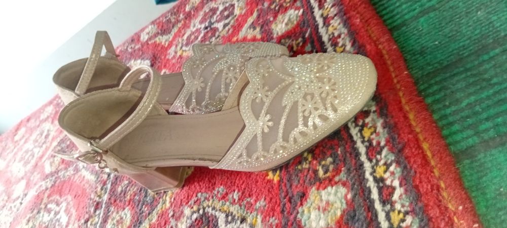 Tufli zudlik bn sotiladi