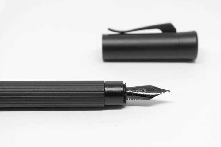 Stilou Graf von Faber-Castell Fountain pen Tamitio Black Edition M