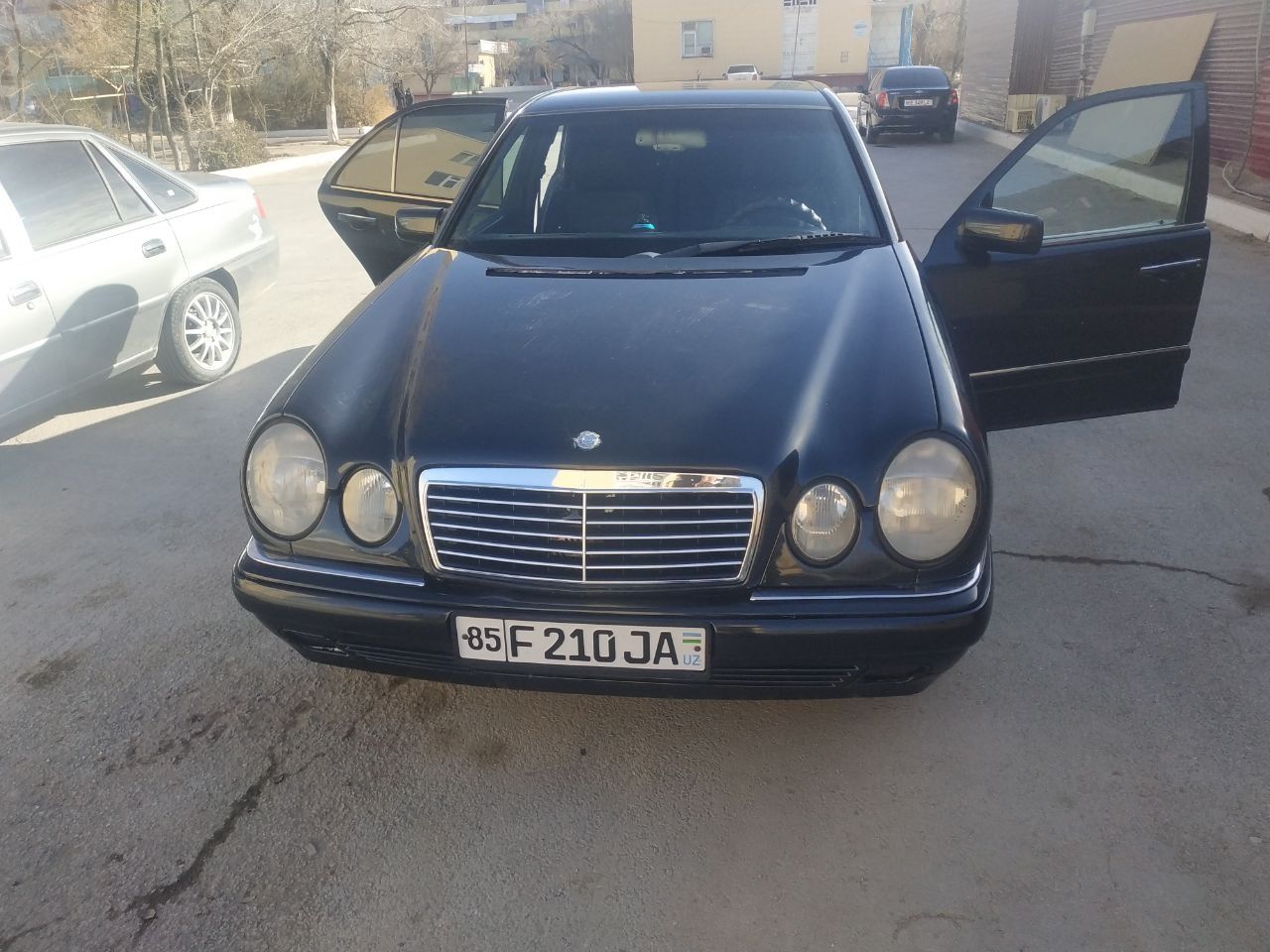 Yaxshi Mercedes.