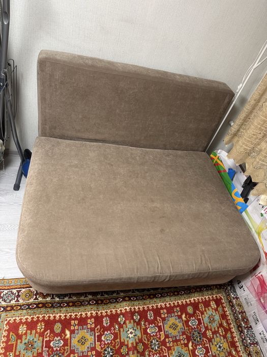 Диван раскладной в хорошем состоянии